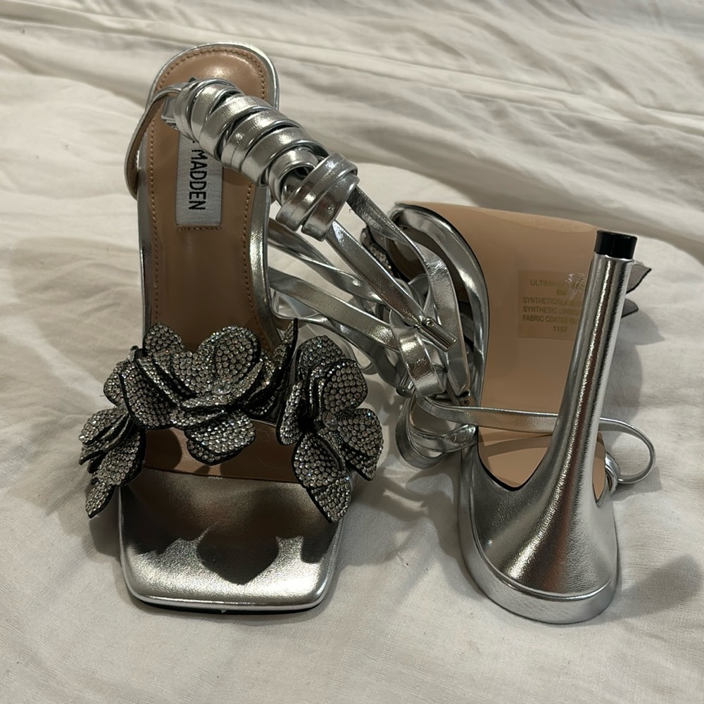 Ultima Steven Madden Silver Heels